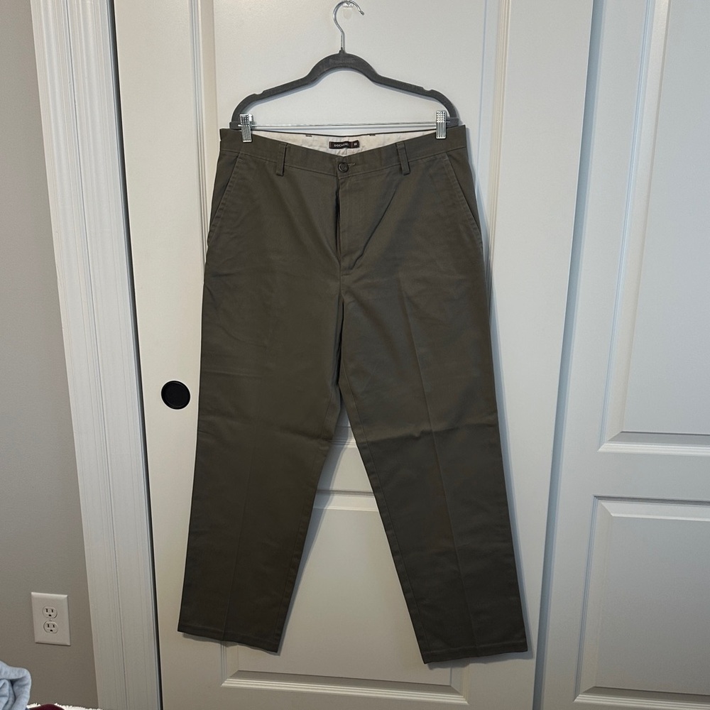 Dockers Men's Khaki Chinos